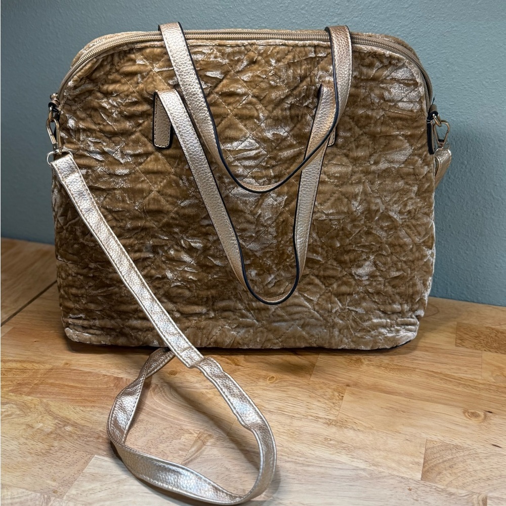 Quilted Metallic Gold Crossbody Bag - Picture 6 of 9